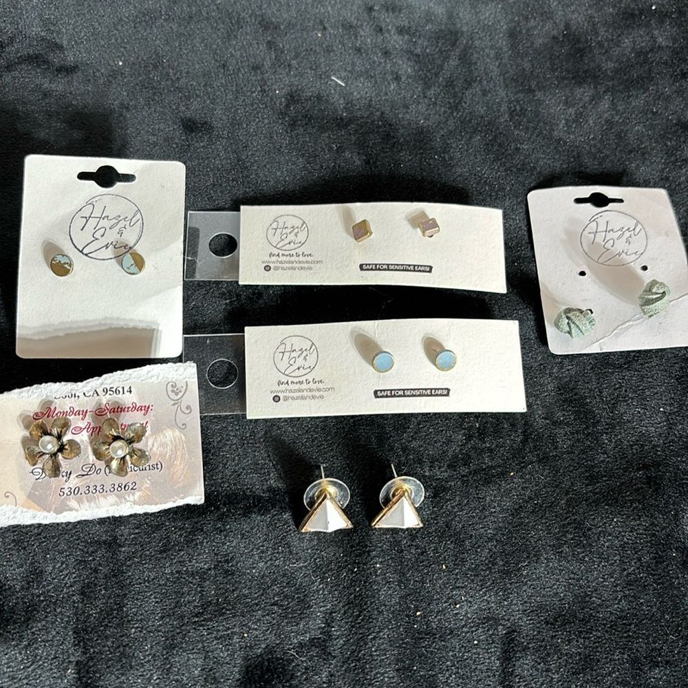 Costume jewelry stud earrings lot set of (6)